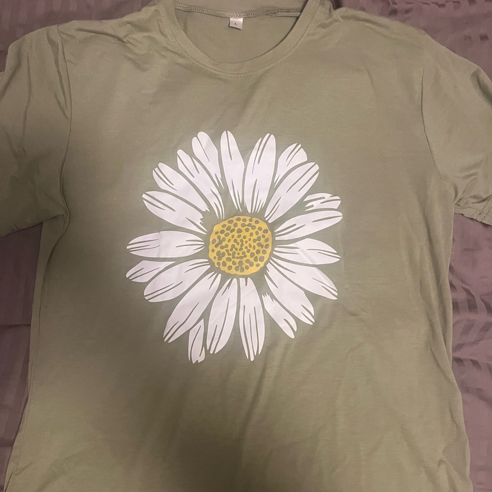 Green T-Shirt with Daisy Print